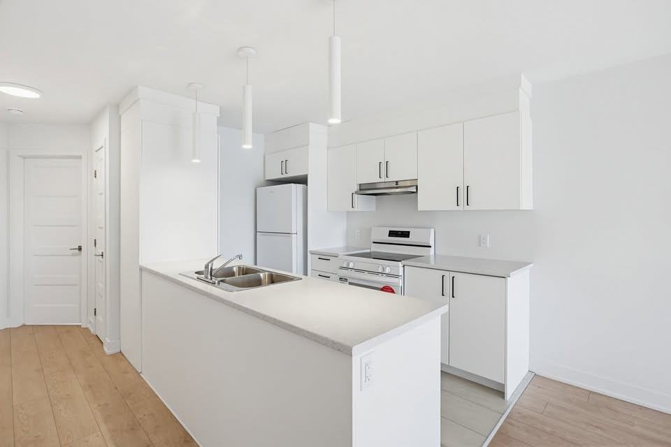 1219 Rue Notre-Dame - Photo 4 of 7