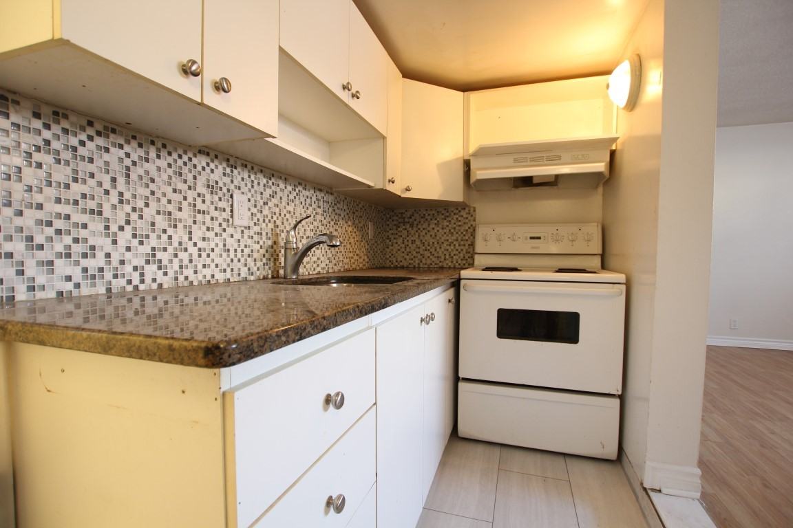 2422 Clover St - Photo 3 of 10