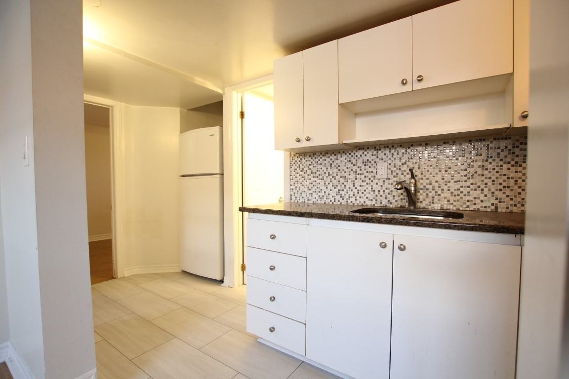 2422 Clover St - Photo 4 of 10