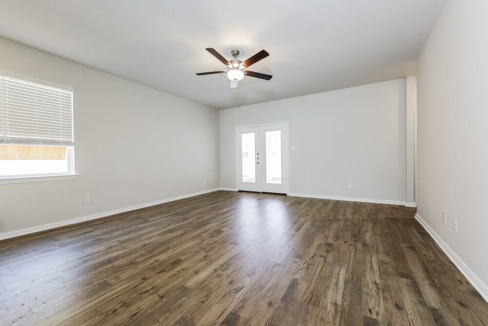 16431 Honeysuckle Hill Dr - Photo 4 of 19