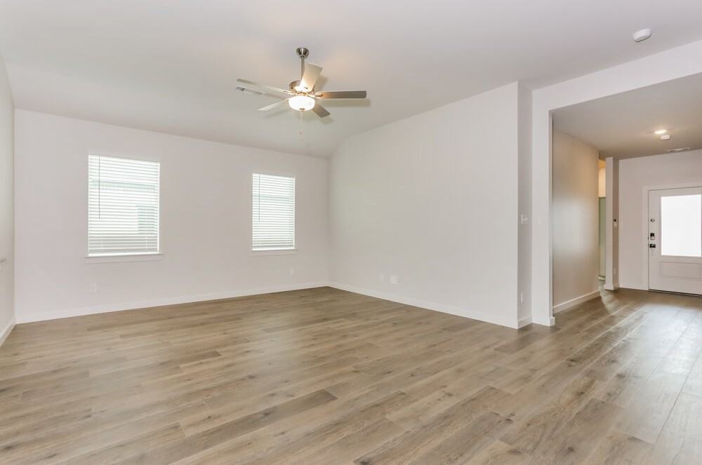 208 Julian Davis Dr - Photo 5 of 19