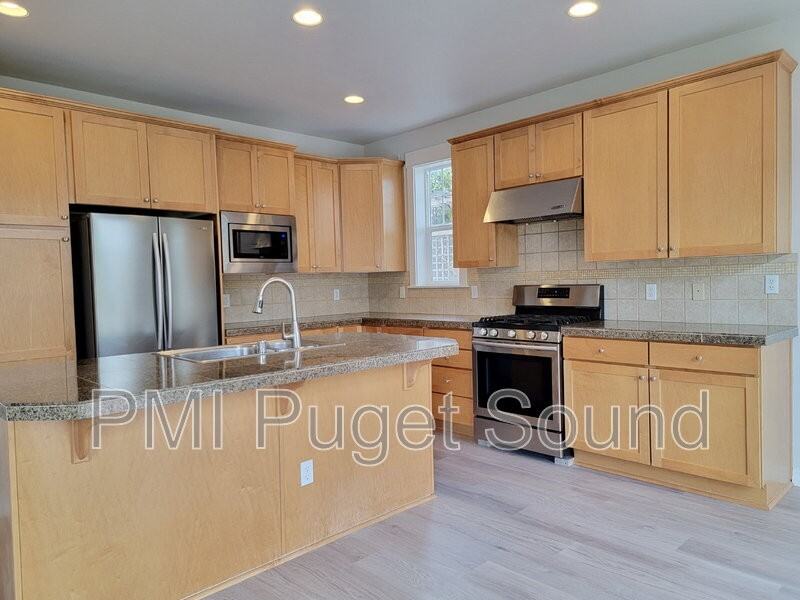 576 Mt Baker Pl Ne - Photo 4 of 23