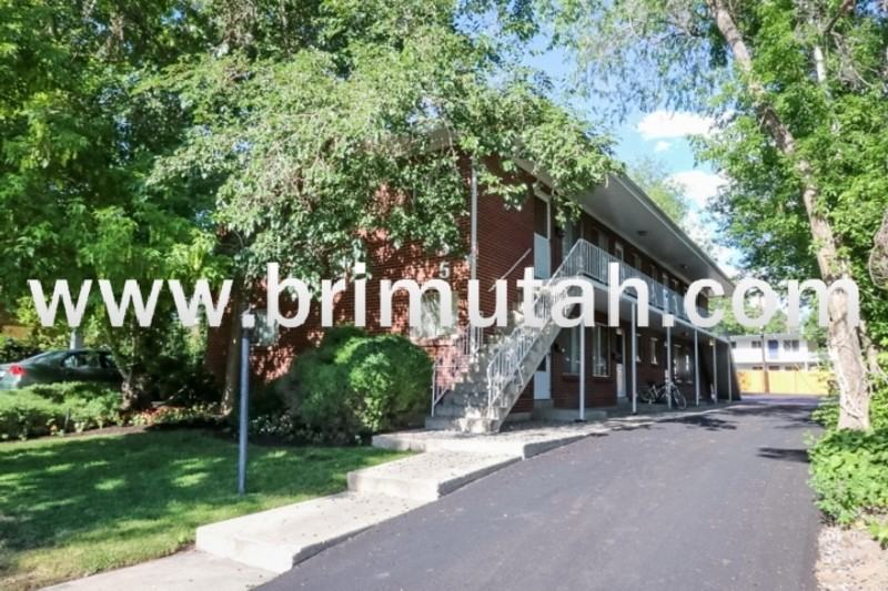 555 E St - Photo 2 of 12