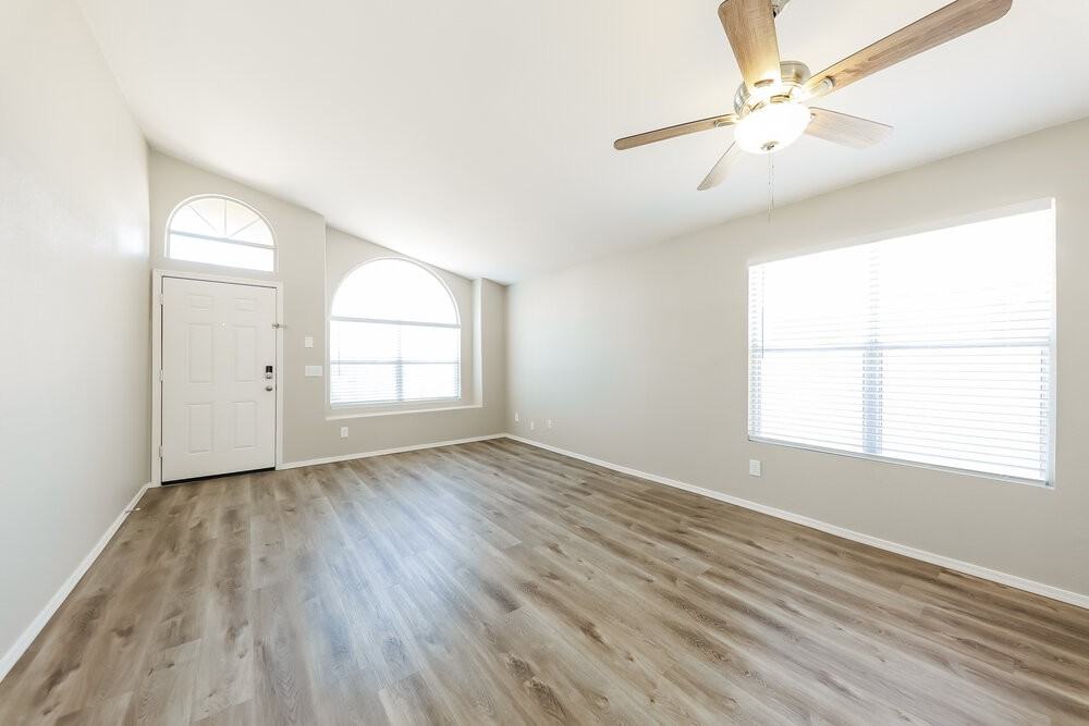 9847 W Irma Ln - Photo 4 of 16