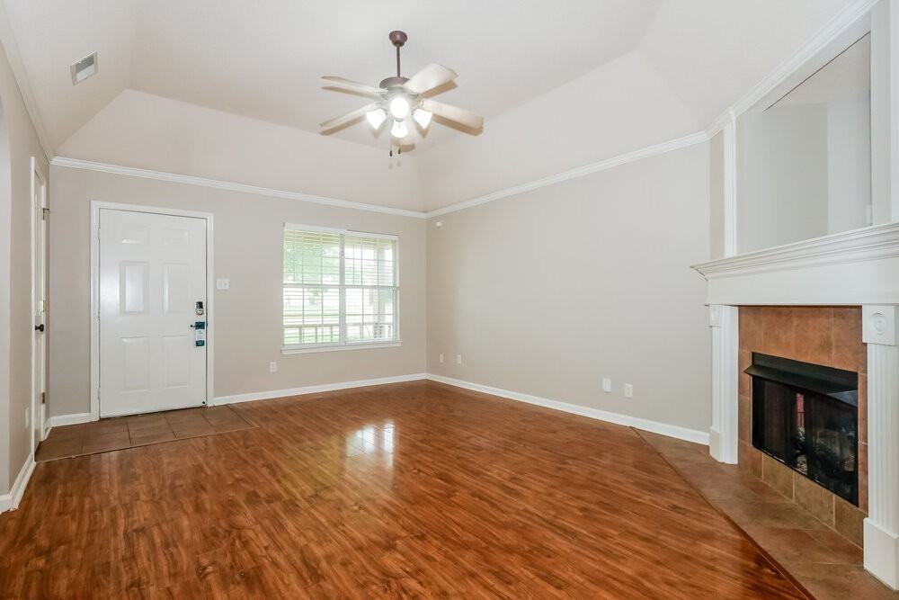 1596 Far Dr - Photo 4 of 16