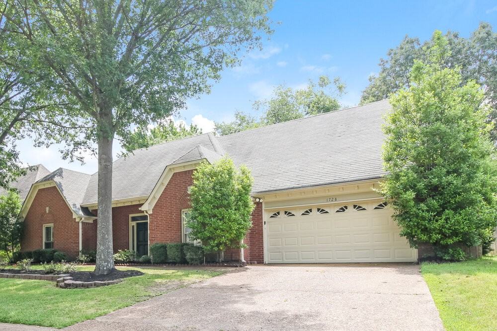 1728 Edgeburg Ln - Photo 4 of 17