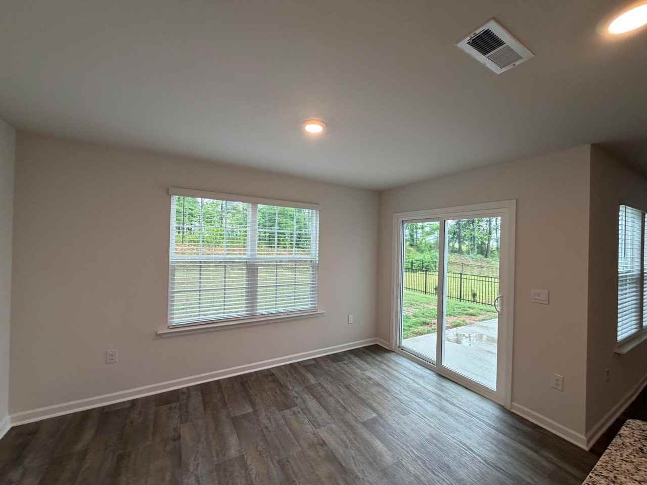 127 Palm Dr #1 - Photo 4 of 30