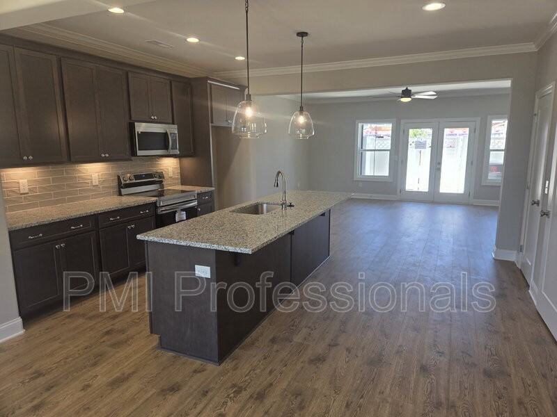 1337 Rebecca Johns Dr - Photo 3 of 17