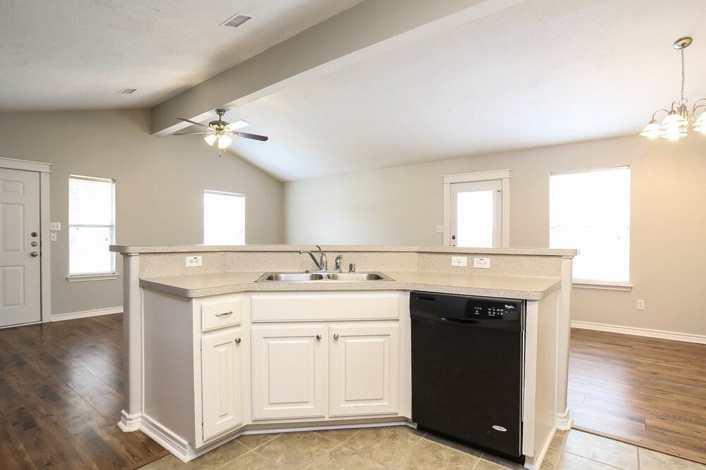 4723 Comal River Loop - Photo 4 of 15