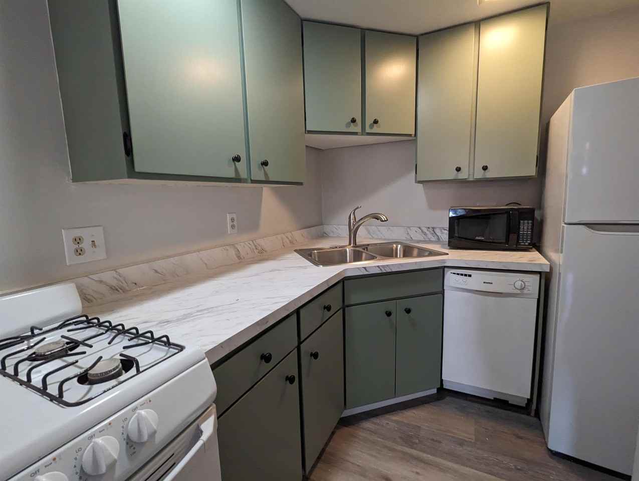 719 Whitcomb Street - FApt. F #F - Photo 7 of 16