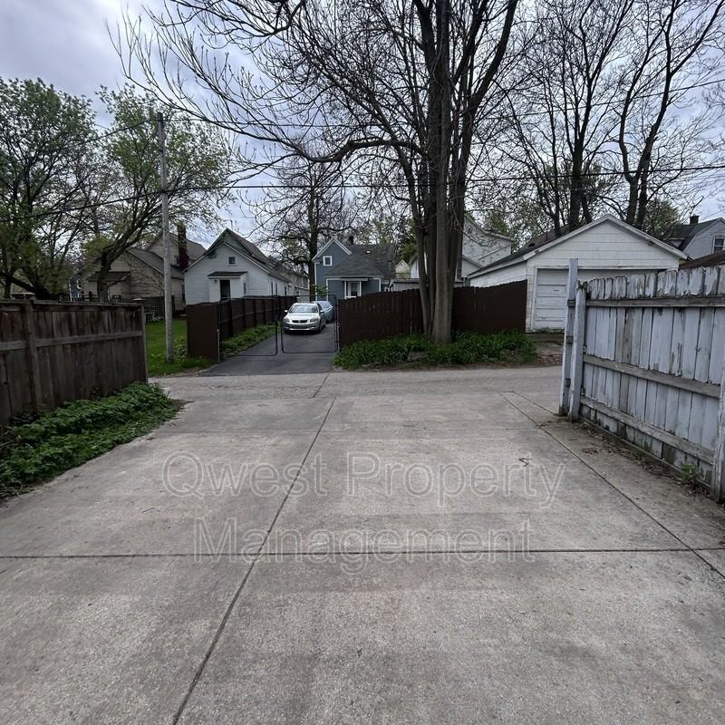 1126 Fulton St E - Photo 6 of 6
