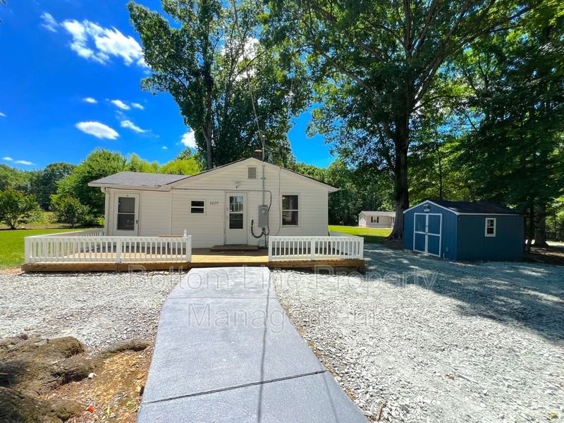 6029 Secrest Shortcut Rd - Photo 2 of 21