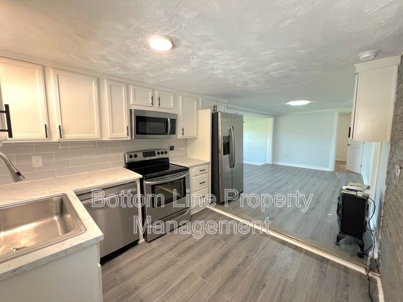 6029 Secrest Shortcut Rd - Photo 6 of 21