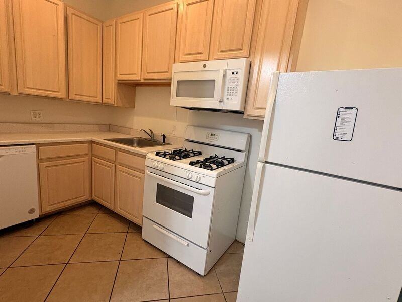 3033 Gilman Ter - Photo 6 of 17