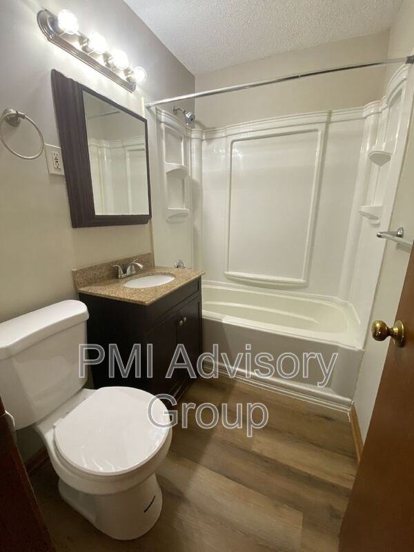 2020 Sw Atwood Ave - Photo 2 of 15