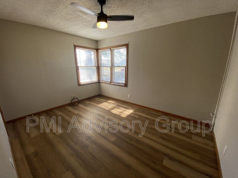 2020 Sw Atwood Ave - Photo 4 of 15