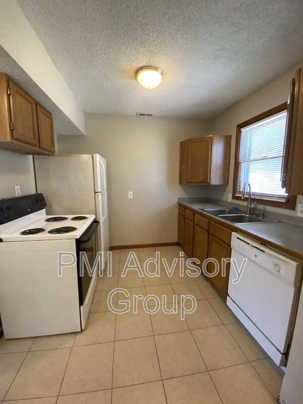 2020 Sw Atwood Ave - Photo 6 of 15