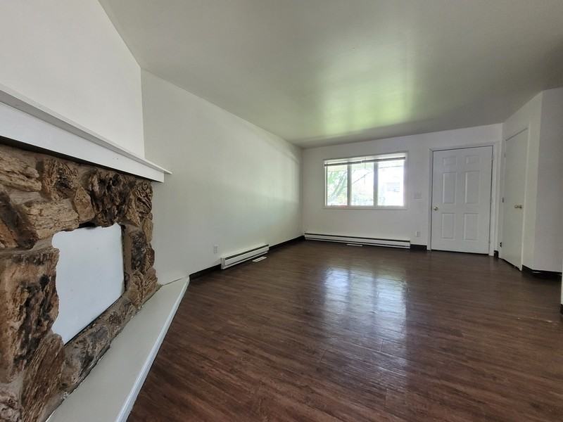 1113 Geneva Rd - Photo 4 of 9