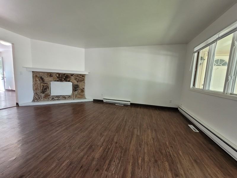 1113 Geneva Rd - Photo 5 of 9