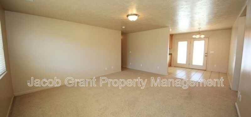424 Alamo St - Photo 3 of 12