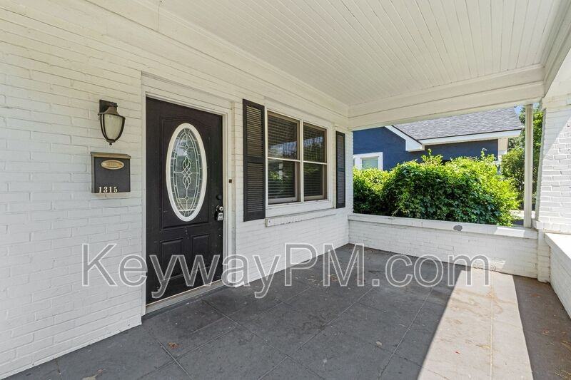 1315 Merry St - Photo 4 of 20