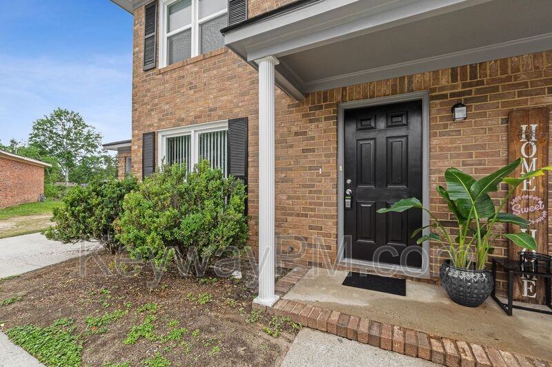2326 Greengate Dr - Photo 3 of 21