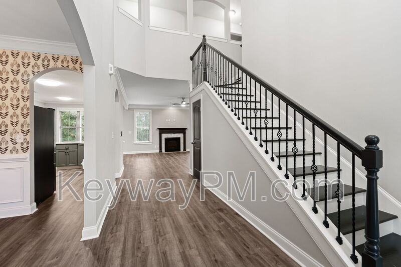 336 Amersham Way - Photo 4 of 24