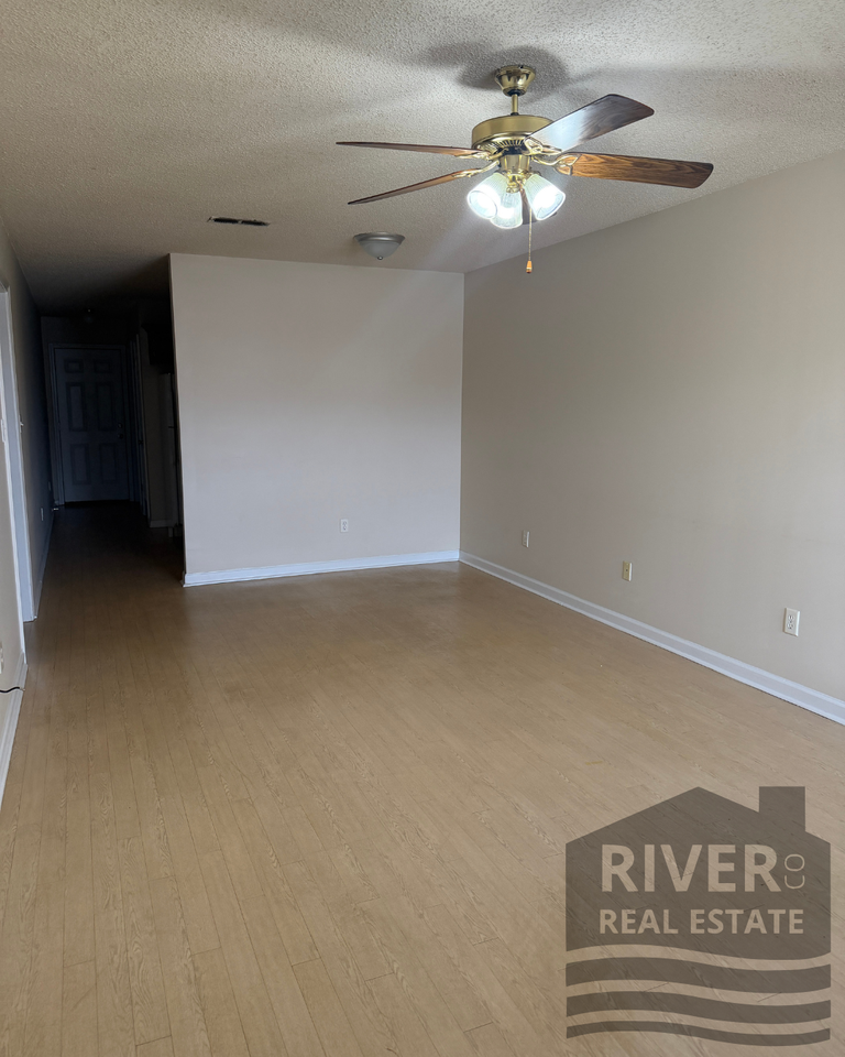 412 E Pershing Ave #B - Photo 3 of 10