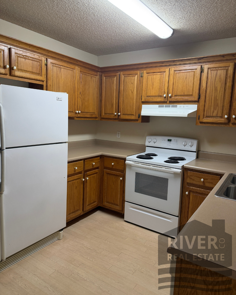 412 E Pershing Ave #B - Photo 4 of 10