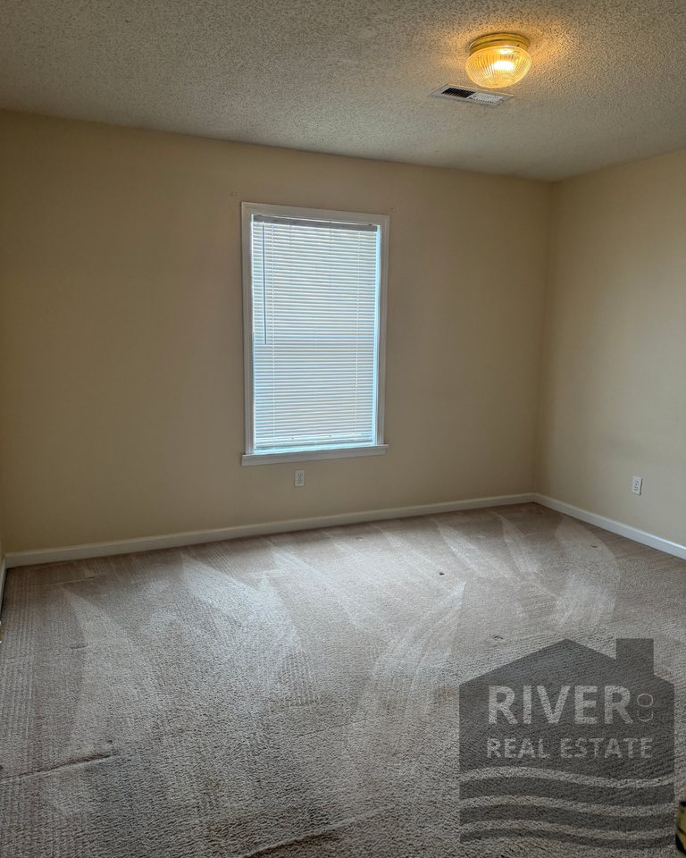 412 E Pershing Ave #B - Photo 5 of 10