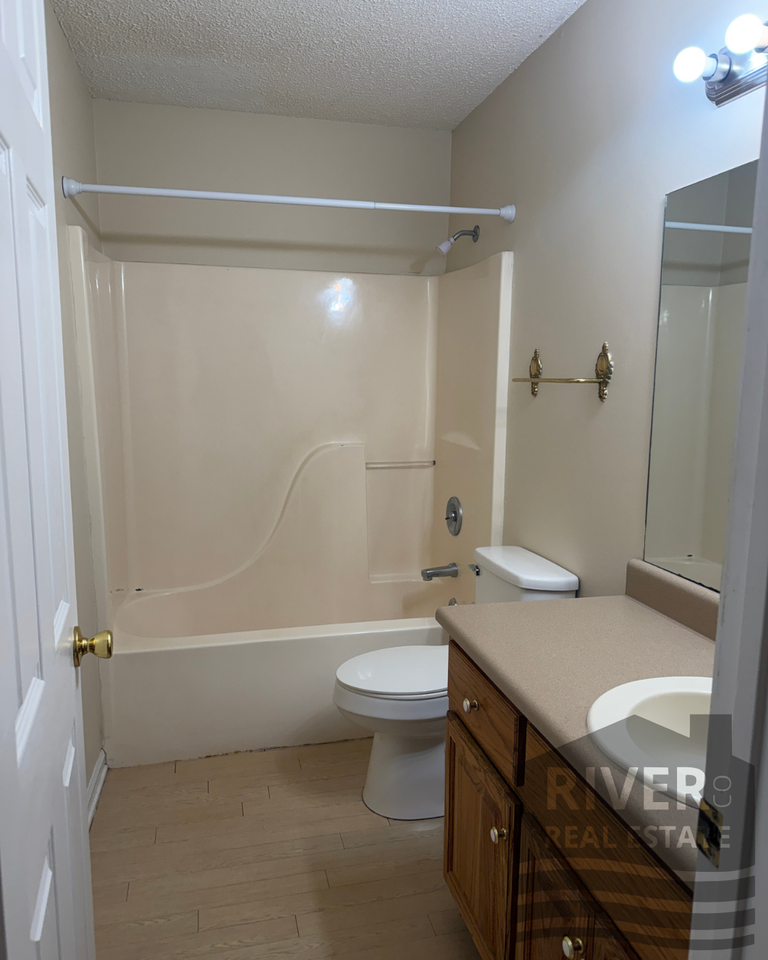 412 E Pershing Ave #B - Photo 6 of 10