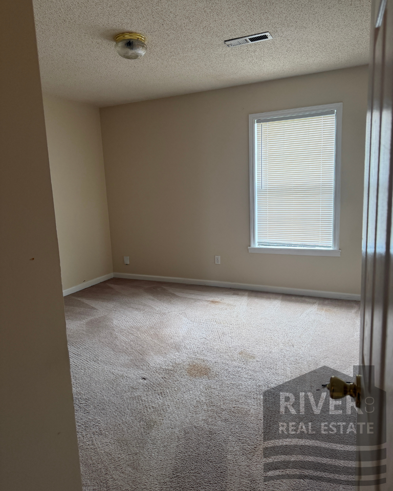 412 E Pershing Ave #B - Photo 7 of 10