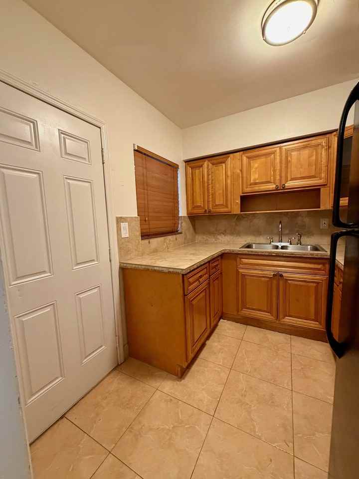 231 S Palmway - 4 #4 - Photo 3 of 16