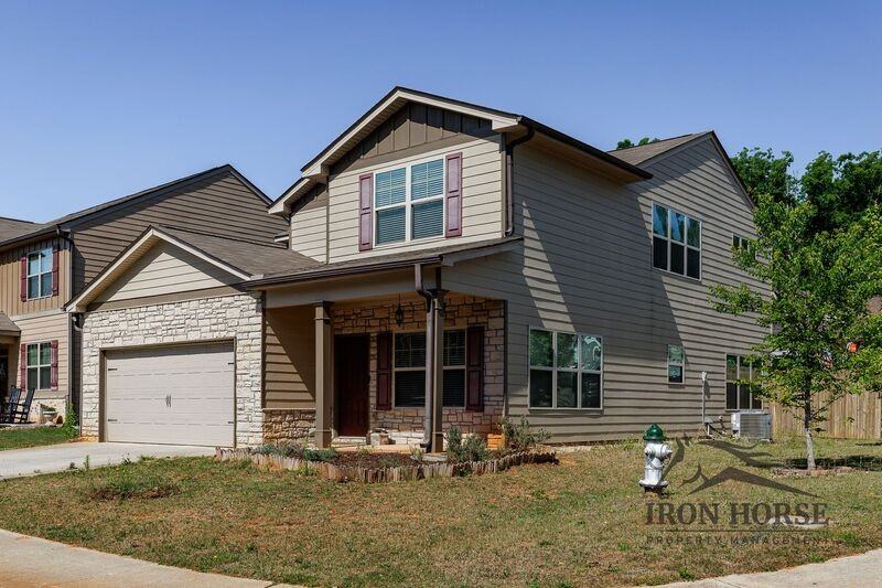 484 Park West Blvd - Photo 2 of 32