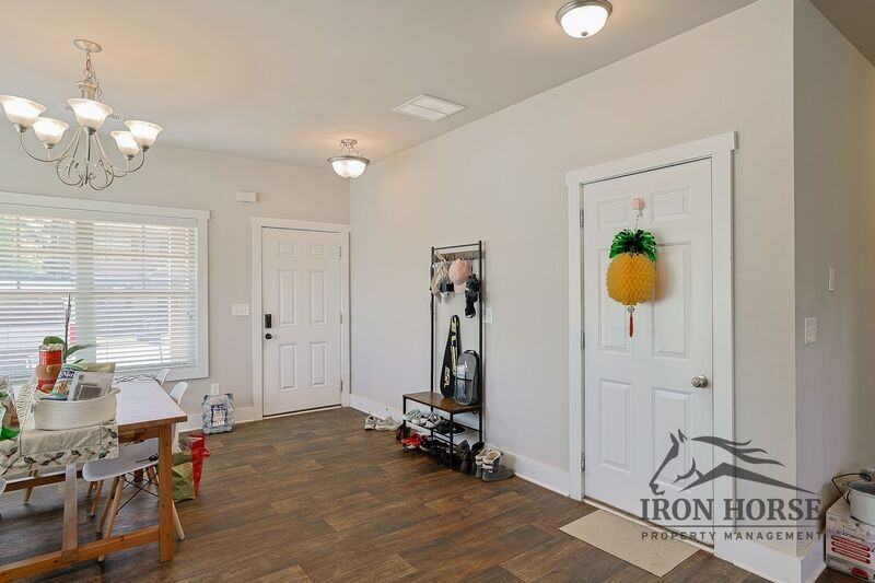 484 Park West Blvd - Photo 5 of 32