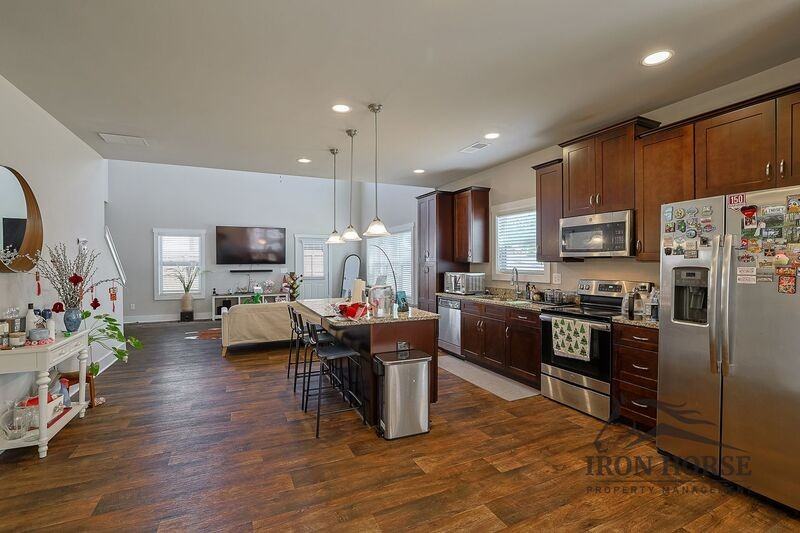 484 Park West Blvd - Photo 7 of 32
