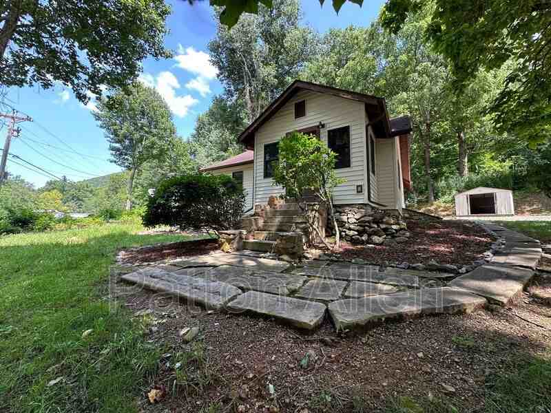 267 Davis Creek Rd - Photo 2 of 22