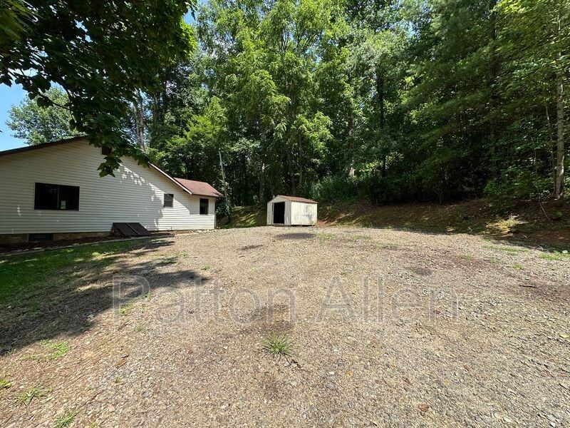 267 Davis Creek Rd - Photo 6 of 22