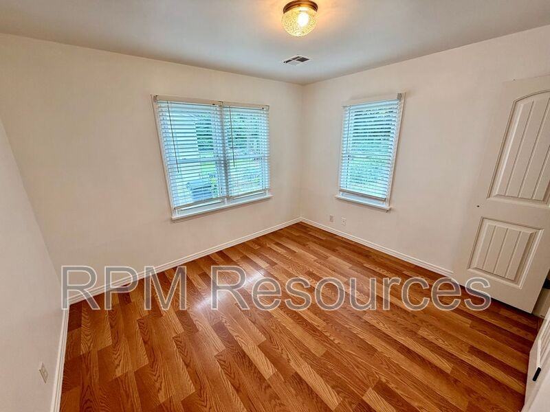 6714 Nw 27th St - Photo 6 of 12