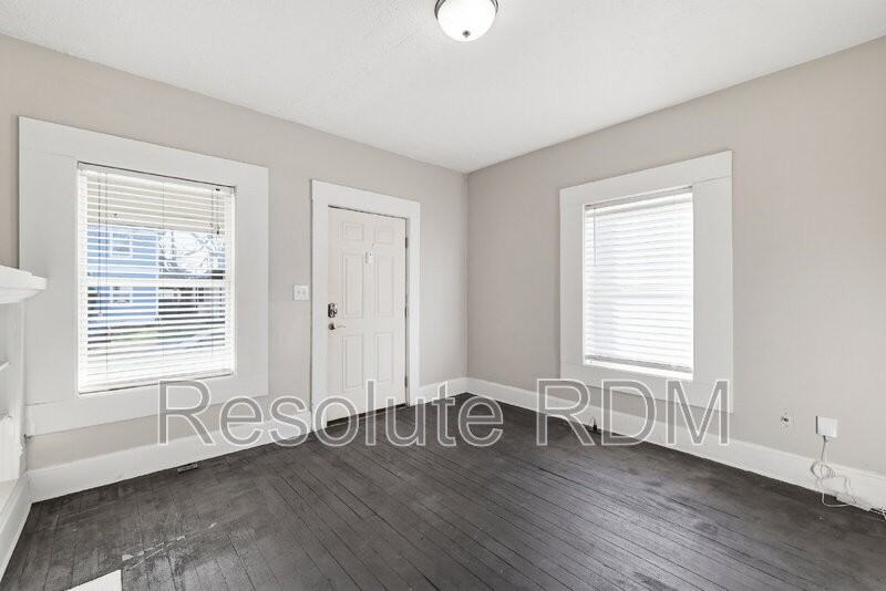 1622 Yandes St - Photo 5 of 24