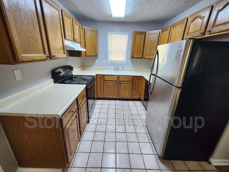 4874 Pine Ridge Ct - Photo 3 of 9
