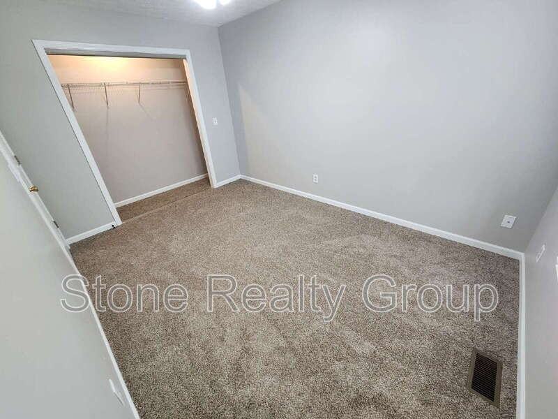 4874 Pine Ridge Ct - Photo 4 of 9