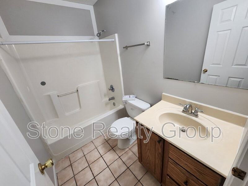 4874 Pine Ridge Ct - Photo 7 of 9