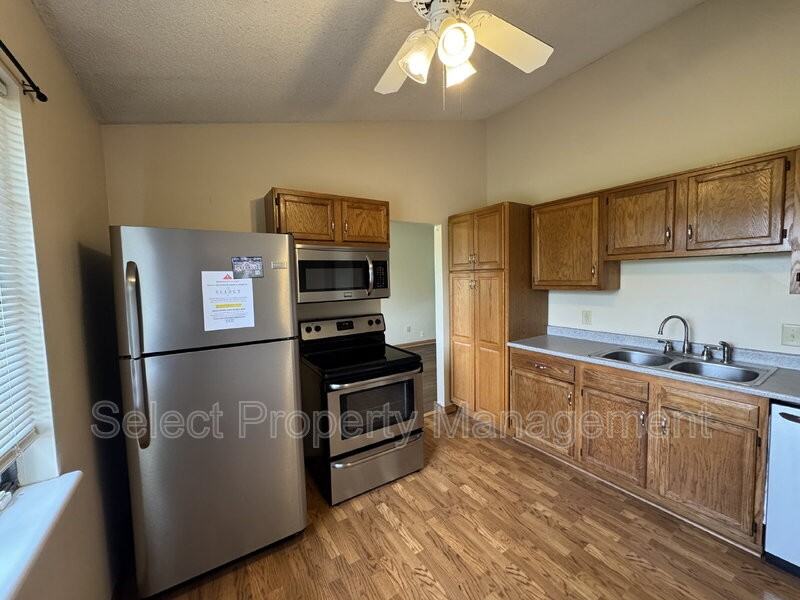 8422 Lionsgate Run - Photo 5 of 21