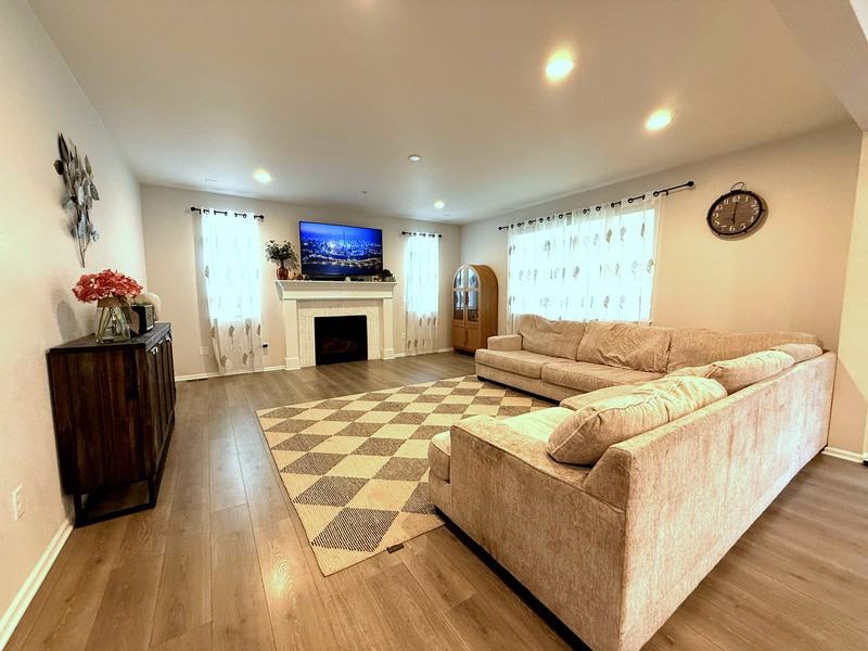 869 Flora View Dr - Photo 3 of 24
