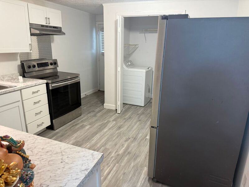 298 Brand St - Photo 4 of 9