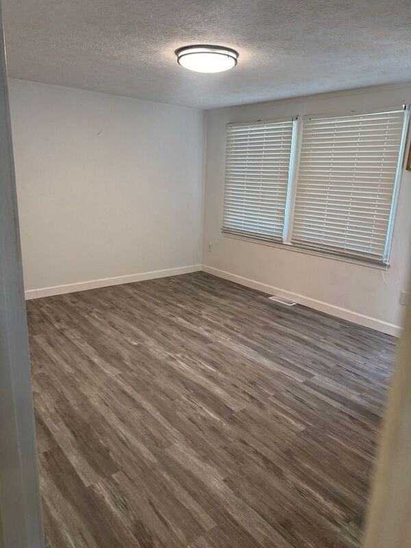 298 Brand St - Photo 5 of 9