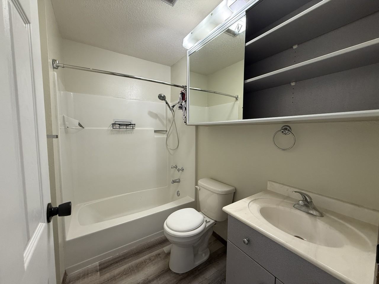 616 8th Ave Ne #2 - Photo 6 of 8