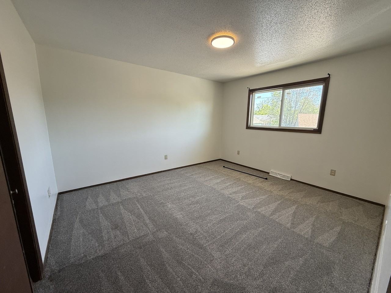 616 8th Ave Ne #2 - Photo 7 of 8
