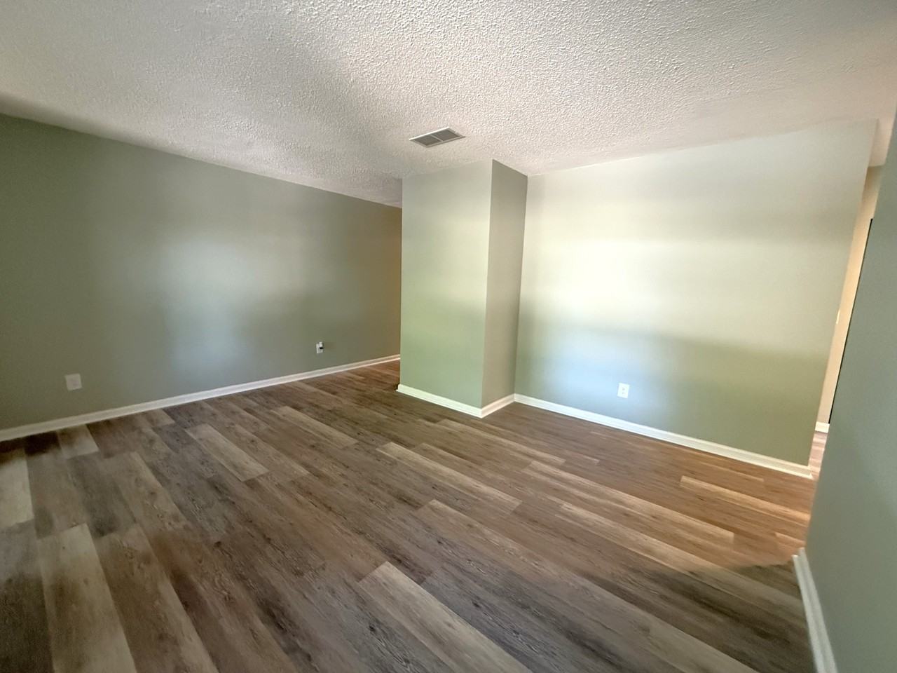 1725 Kathleen Dr #B - Photo 3 of 23